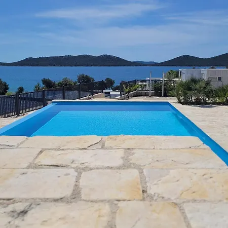 The Sea View With Pool Ferienhaus *