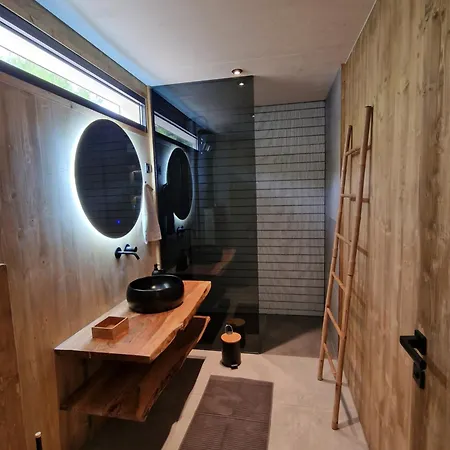 The Sea View With Pool Ferienhaus