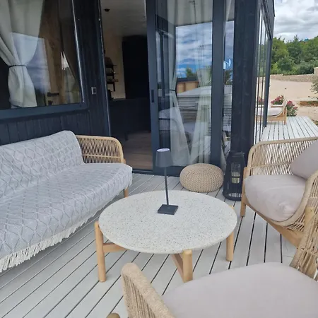 The Sea View With Pool Ferienhaus