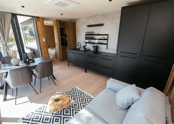 The Sea View With Pool בית נופש דראגה