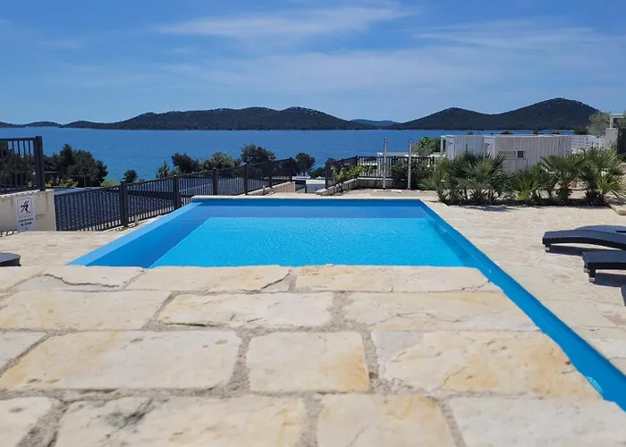 The Sea View With Pool Casa vacanze *