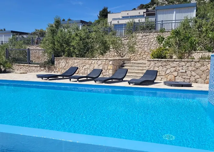 The Sea View With Pool בית נופש דראגה