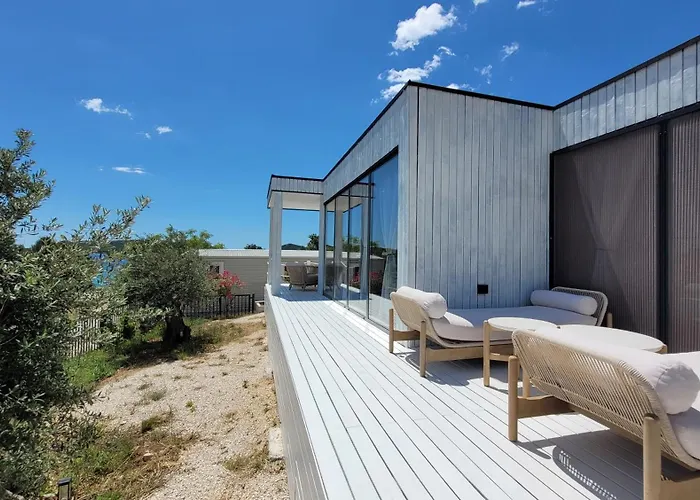 The Sea View With Pool