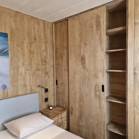 The Sea View With Pool 펜션 드라게