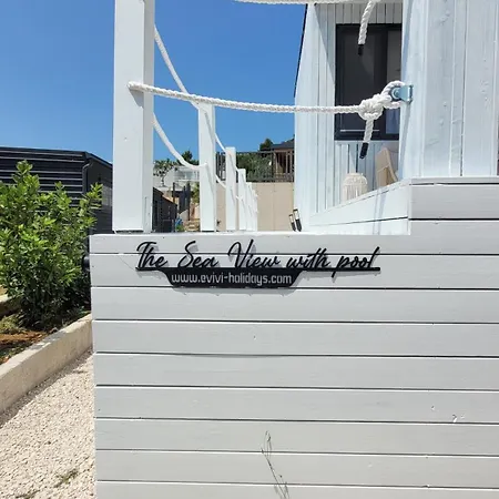 The Sea View With Pool Hébergement de vacances *