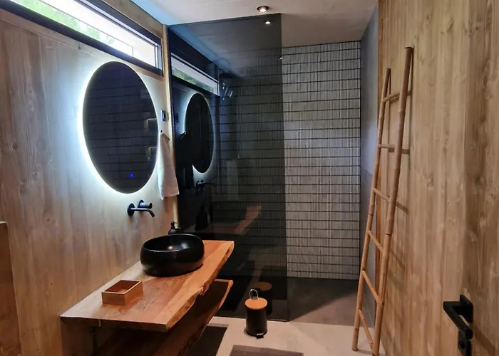 The Sea View With Pool 度假居